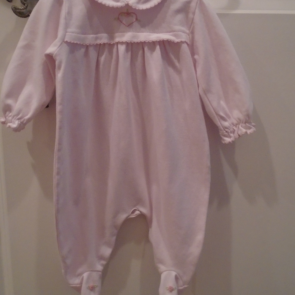 *EUC* Velour pale pink sleeper w/rosettes SWEET!!